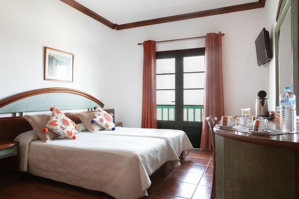 ヤイサ ホテリオ エル カンポ Bed & Breakfast エクステリア 写真
